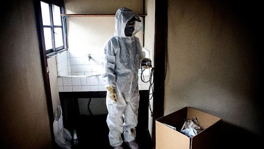 女子猝死巴黎热浪中，因缺少文件不能搬走尸体？邻居就这样和恶臭、虫子共处六天！ - 8