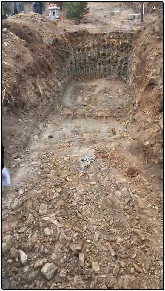 震撼!价值百万奔驰S450真车陪葬轰动全网!盖红布有何说法?(组图) - 27