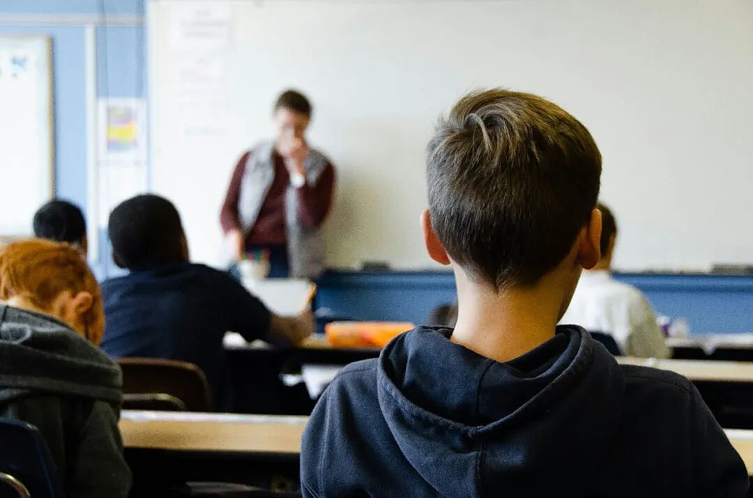 追踪2.7万名学生30个月，港大惊人发现！AI最先“重创”的竟是尖子生…（组图） - 2