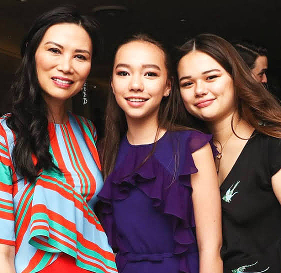 邓文迪小女儿提前从斯坦福硕士毕业！和姐姐坐拥百亿都是卷王，网友：虎妈无犬女 - 16