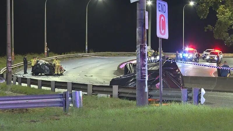 丰田车里两个人,被飞来的奥迪车砸死 - 2