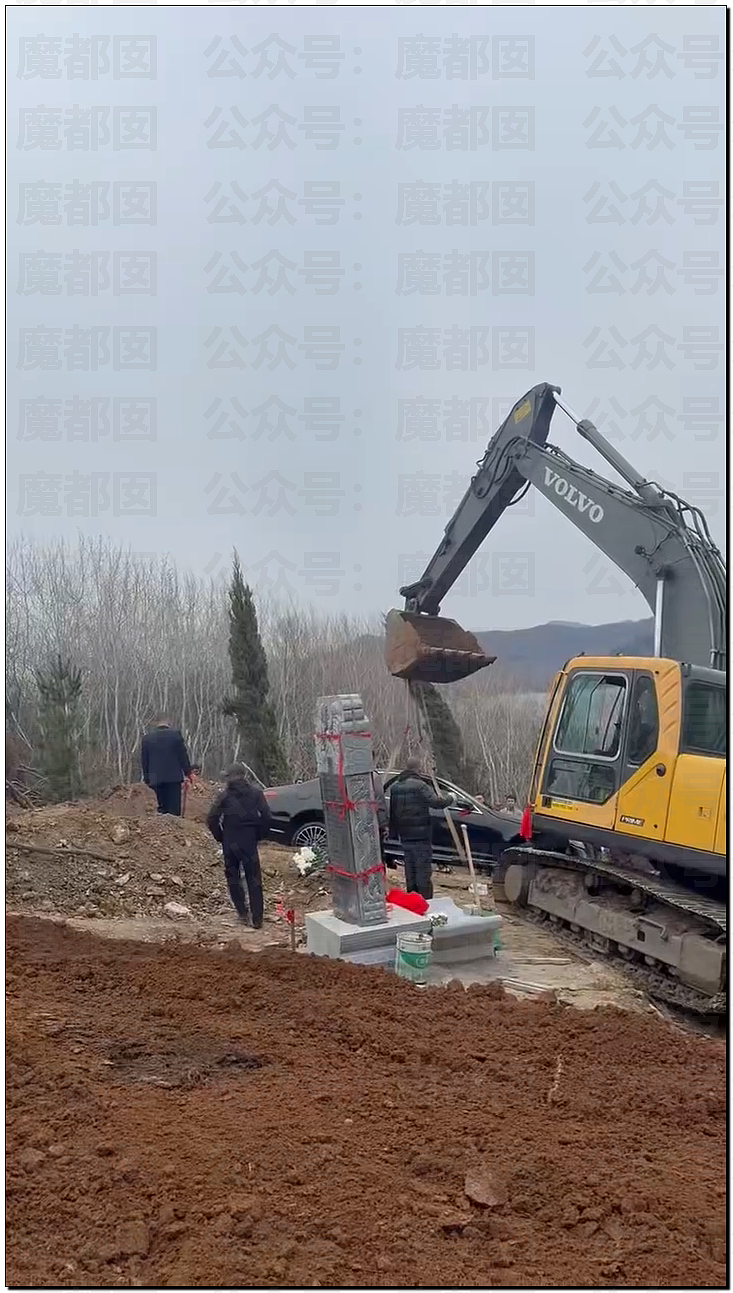 震撼!价值百万奔驰S450真车陪葬轰动全网!盖红布有何说法?(组图) - 28
