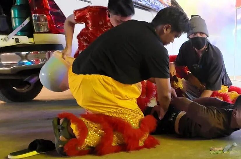 泰国警察太拼!装成6个辣妹包围毒贩,5个都是女装壮汉!他们自己都没绷住...(组图) - 7