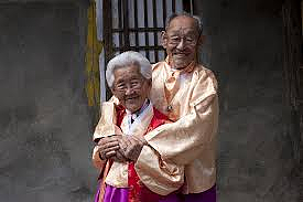 感动全网纪录片102岁女主去世!与夫相守76年,朴素爱情惹哭观众(组图) - 9