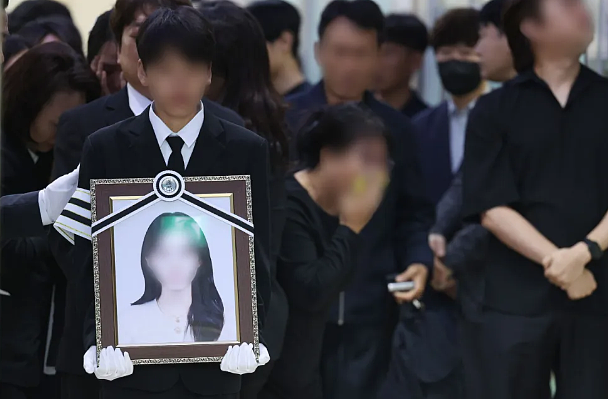 韩国女高中生遇害案：凶手被赞“像偶像”，家属被迫公开女儿照片 - 4