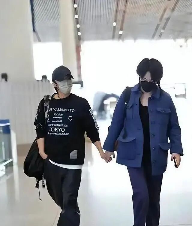 内娱最强“售后”？王菲陪诊谢霆锋，向医生“告状”谢霆锋玩手机！甜度超标（组图） - 1