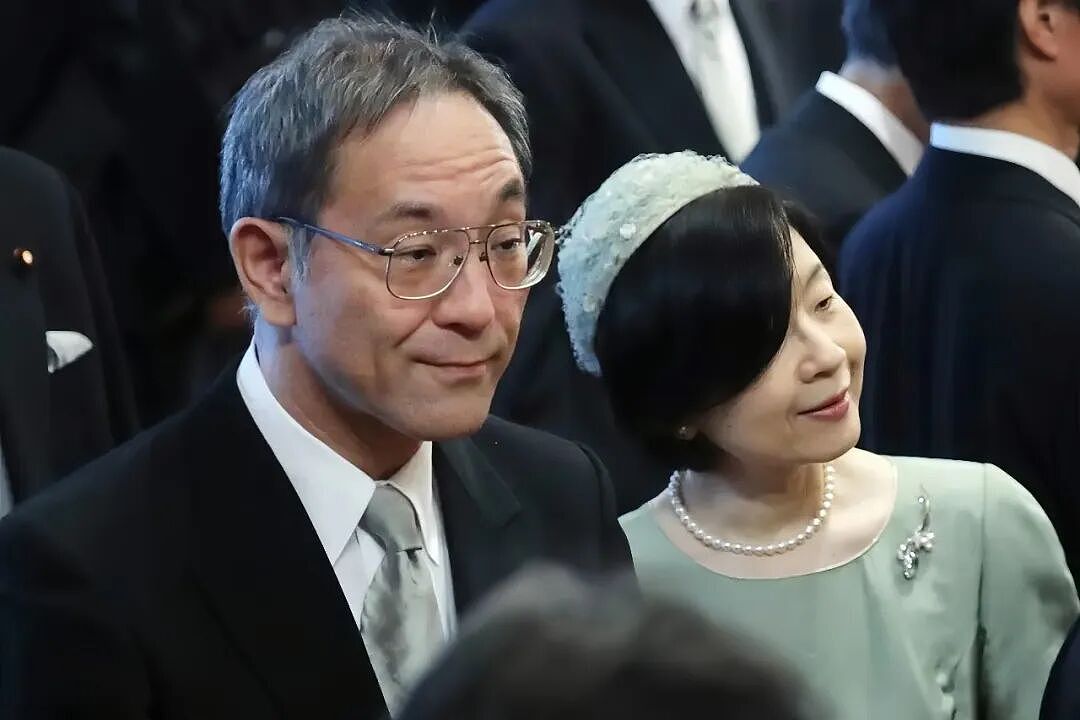 纽约偶遇“亚洲第一恋爱脑”:逃离皇室后的她,和“废柴老公”逆袭了 - 21
