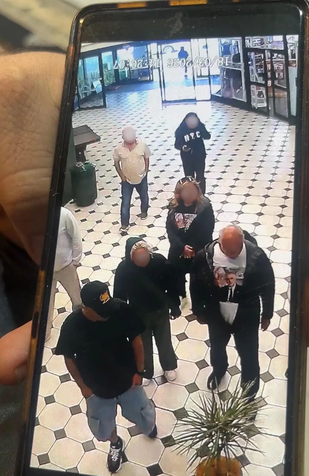 新西兰一餐厅摆出美国以色列国旗“随便踩”!遭死亡威胁,已被迫关店(组图) - 5