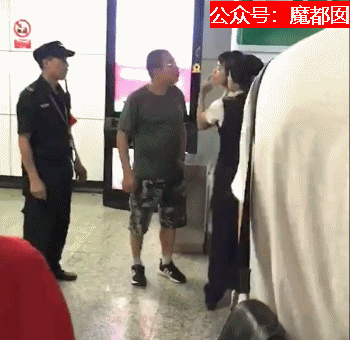 恶臭！泼水节拉车门喷到冒烟！喷女生私处+上衣喷开赤身半裸 - 26