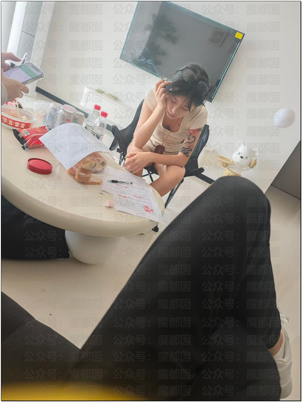 未成年少女邀两男子深夜喝酒,后报警称遭轮奸!男方赔偿1万1私了引热议(组图) - 8