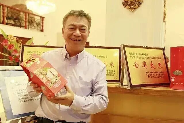 69岁男演员中风后首现身，直言：我不退位，根本没有周星驰（组图） - 6