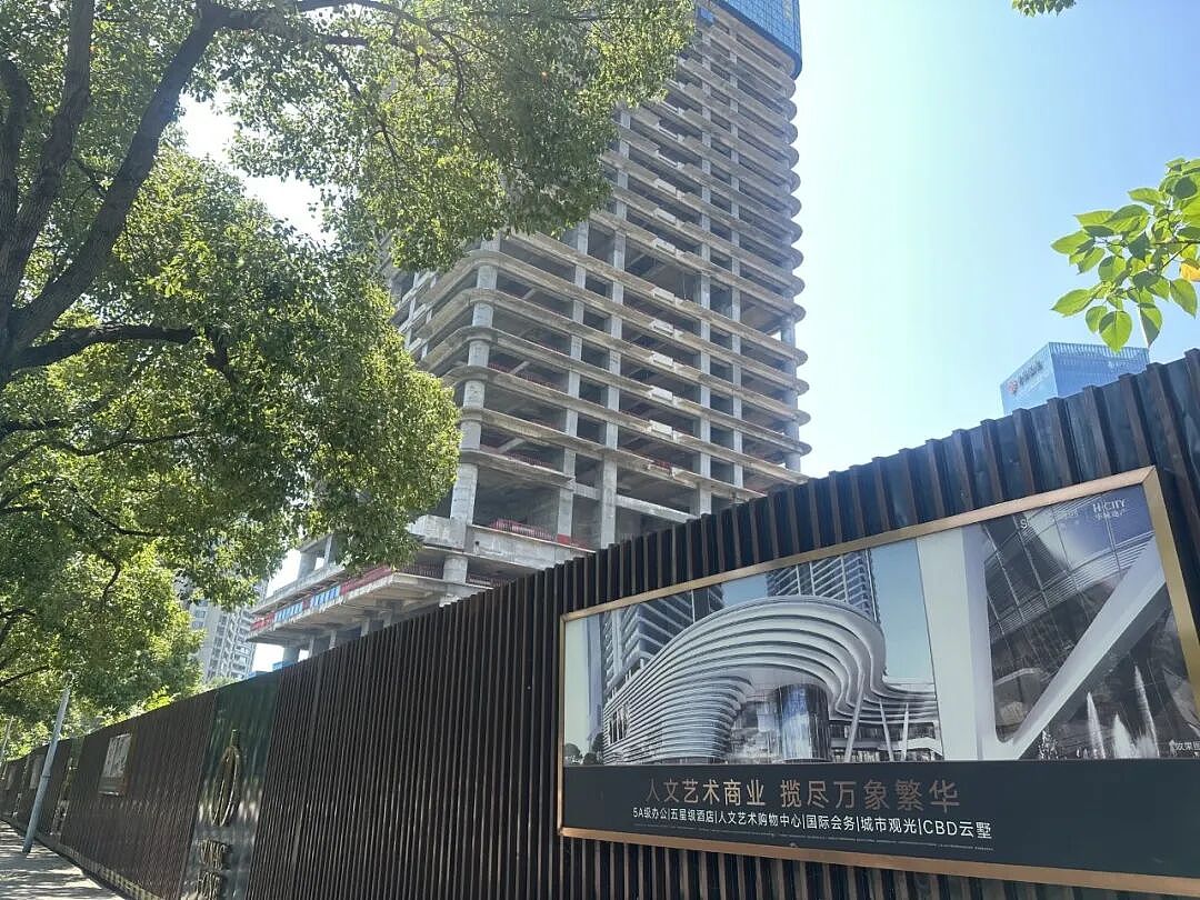 重庆“第一高楼”流拍记：20亿元起拍无人报价，停工四年烂尾 - 2
