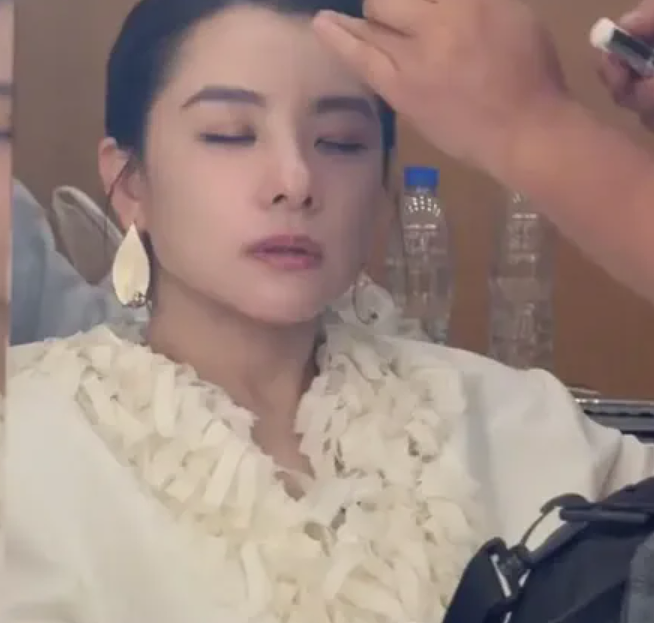 奥运冠军在家毫无征兆眩晕倒地,抢救过程一波三折,给所有人敲响了警钟 - 5