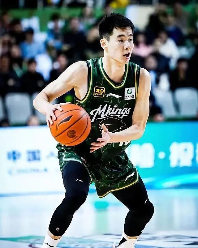 中国篮球又出丑闻!26岁明星球员被曝脚踏多船、被富婆BY,聊天记录不堪入目(组图) - 6