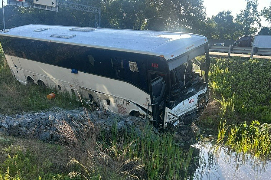 华人老板突然失联！5死44伤大巴惨剧后，联邦调查发现公司总部竟是民宅（组图） - 2