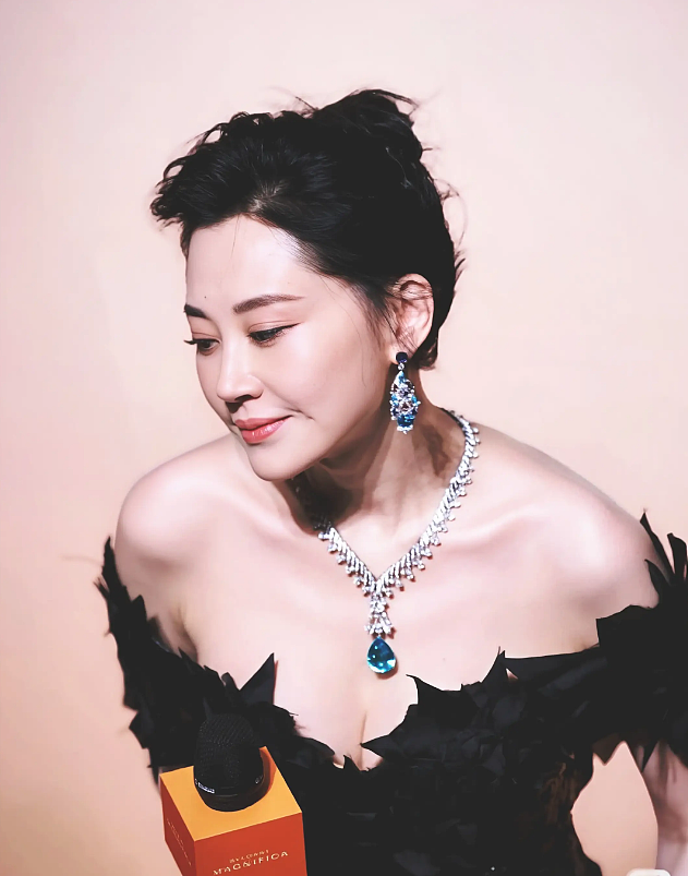 许晴被称为女人中的极品!两段刻骨铭心的感情,57岁仍然单身 - 7
