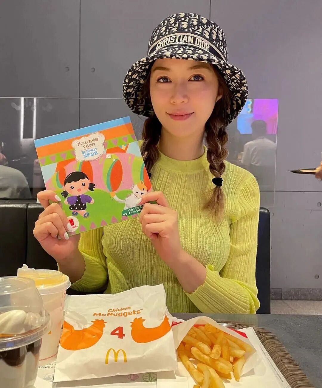 港圈震动！徐子淇神隐3年王者归来！9年生4胎站稳脚跟，从“千亿儿媳”到“豪门主母”，43岁的她，活成人生赢家！ - 16