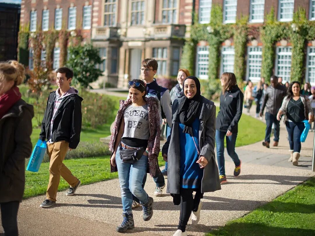 英国大学集体求救:1.3万人被裁,24所面临破产,问题出在哪里?(组图) - 8