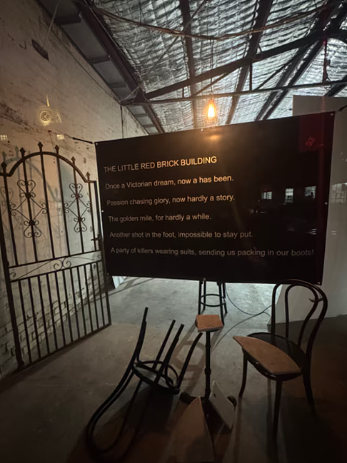 墨咖啡店主写了两首诗,火了,“曾是维州人梦想,如今已成昨日黄花 ” - 3