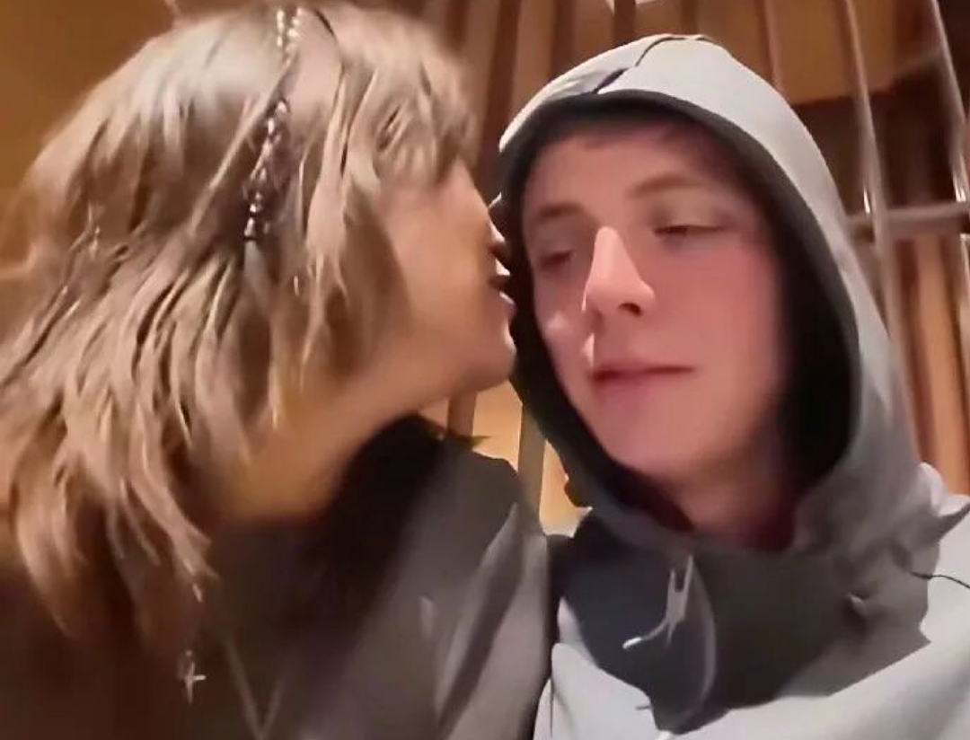 自掏腰包和陌生西人开房?私密视频网上疯传!中国女生账号被扒遭狂骂(组图) - 7