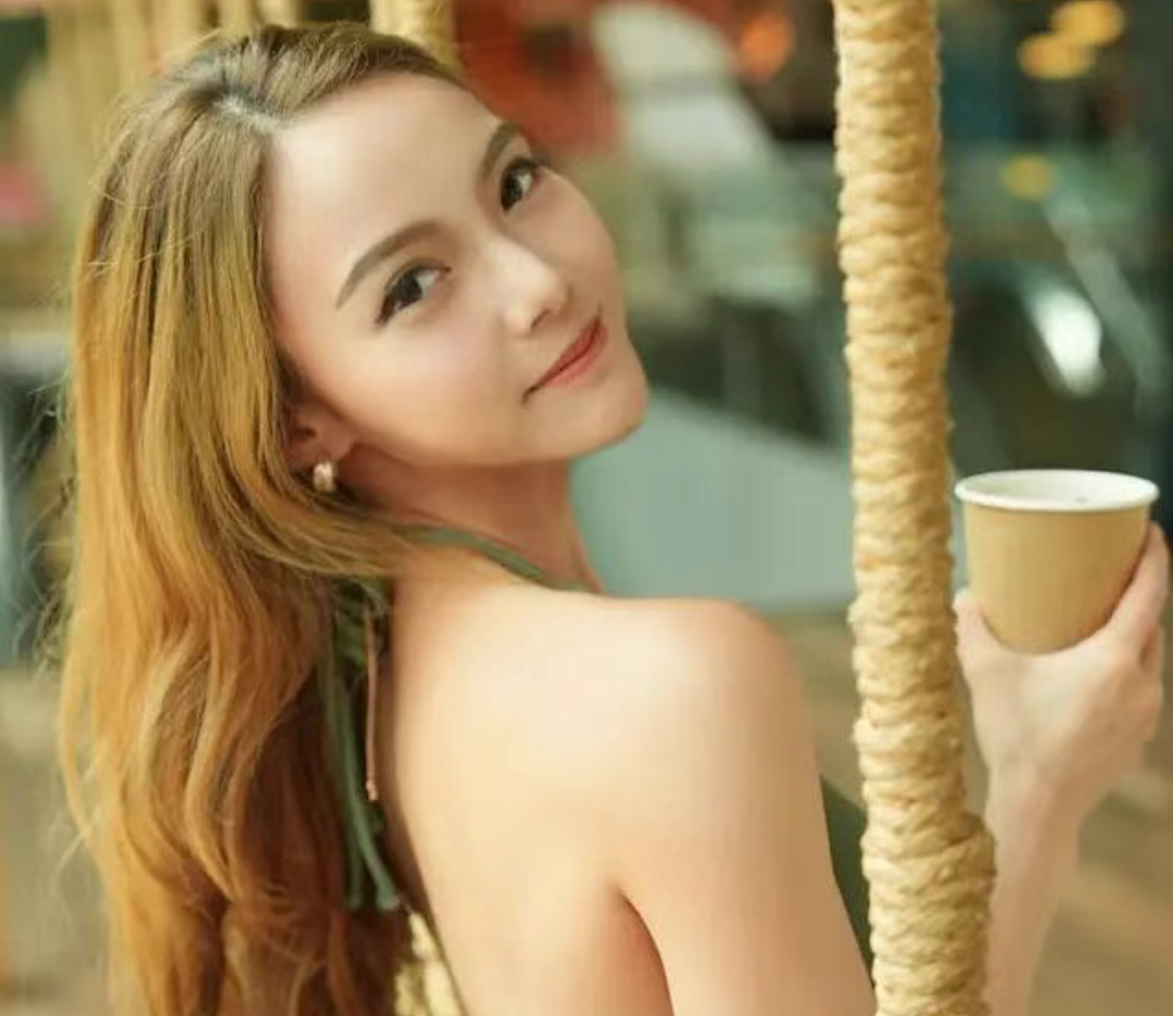 恭喜!29岁女星结婚,与圈外人老公台上激吻!曾患暴食症,淡出幕前 - 4