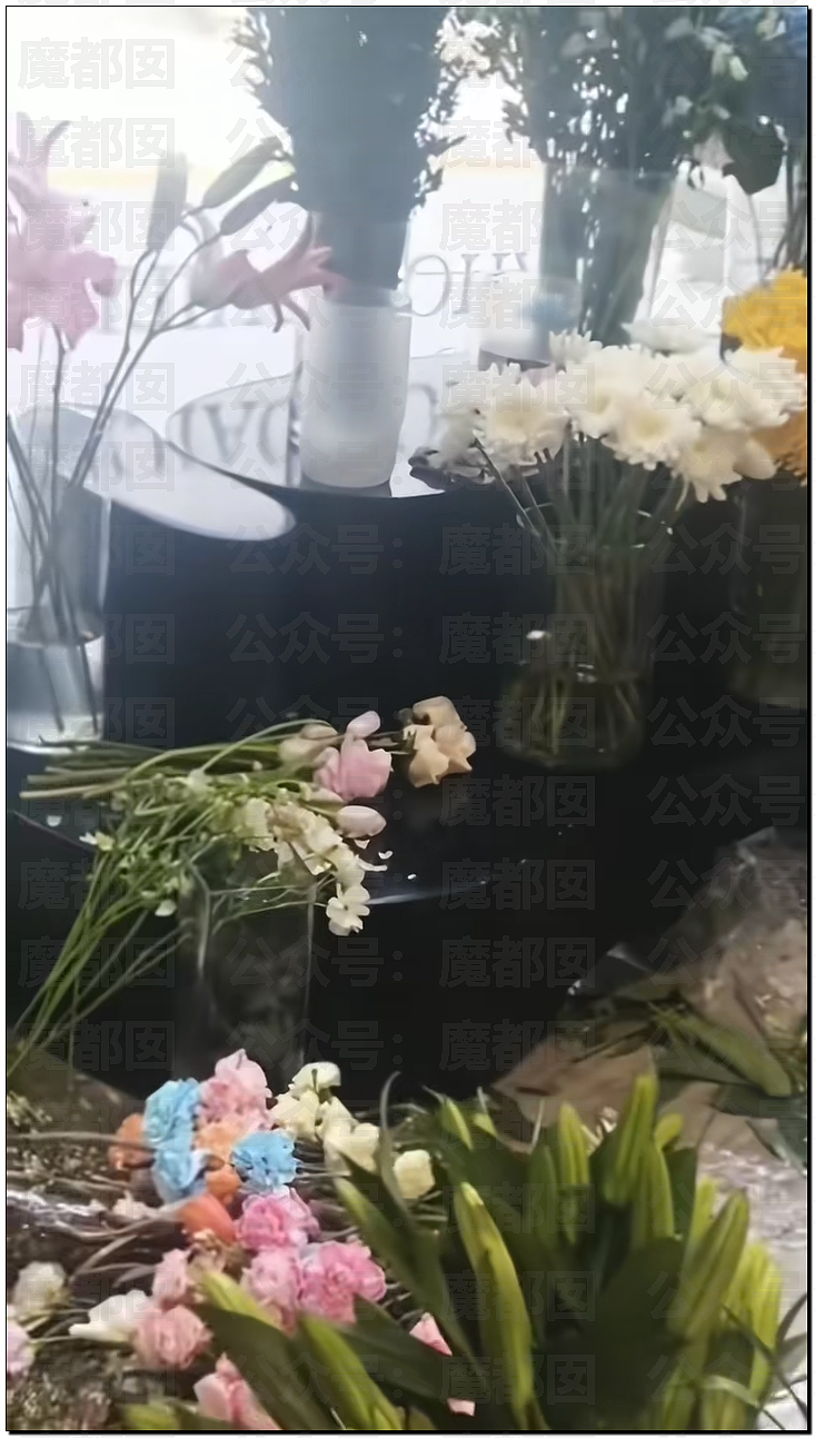 长街送别!数千人连夜赴苏州悼念张雪峰,寒门学子泪洒殡仪馆(组图) - 27