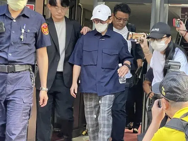 台娱大咖男星藏2341部儿童影片被捕却不用坐牢?花钱和解引众怒(组图) - 15