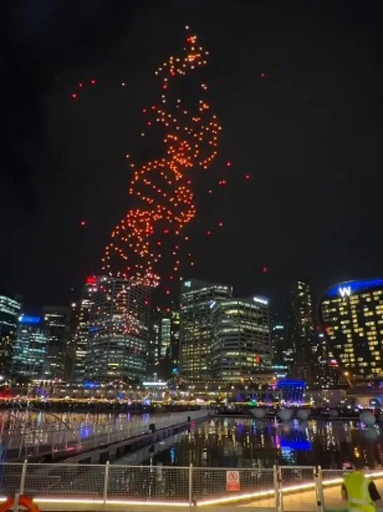 Vivid Sydney突发重大事故！89架无人机集体“翻车”坠海，官方紧急叫停...（组图） - 2