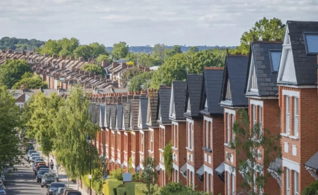 英国夫妇用一套英国房子的钱，在法国买了一整个村庄！结果怎么样了？ - 10