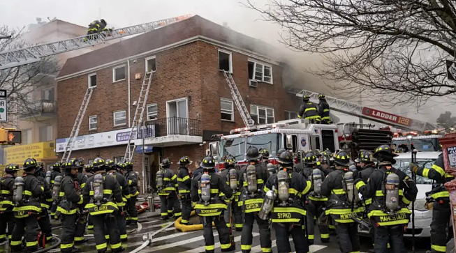 驱逐令刚下达4天,这栋楼就烧了!纽约华人区大火被定性“他杀”,4人死亡(组图) - 3