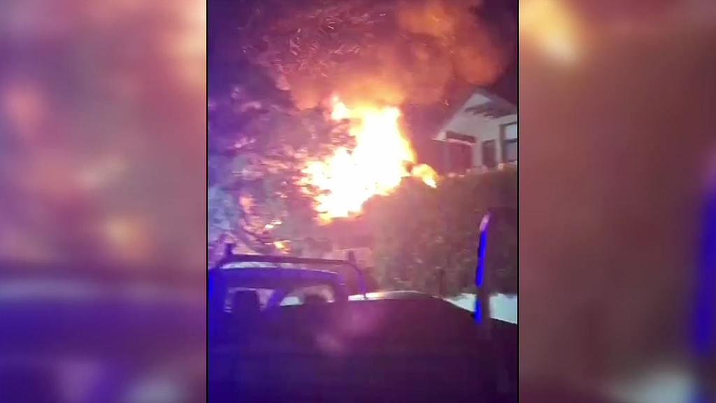 iPhone充电器半夜爆炸，澳洲一家人房子烧没了...（组图） - 2