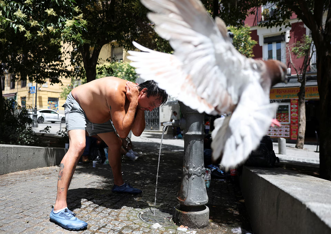 欧洲多国连破40°+高温，仅2成家庭有空调？巴黎急救接4倍心脏骤停报警… - 15