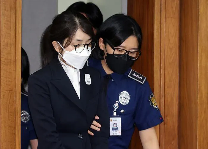 韩前总统夫人将入狱,主审法官离奇坠亡留遗书!多名身边人“被自杀”,名单再+1?(组图) - 14