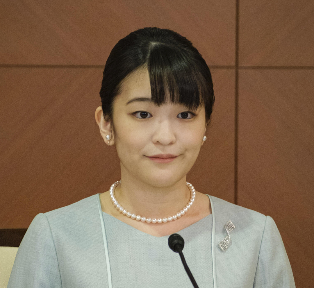 纽约偶遇“亚洲第一恋爱脑”:逃离皇室后的她,和“废柴老公”逆袭了 - 8