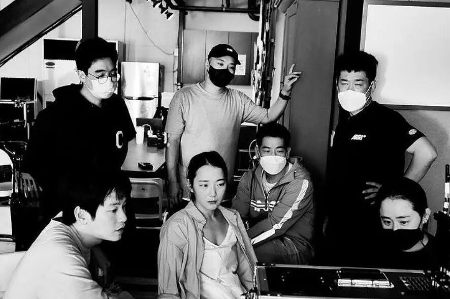 《蓝色生死恋》最美萝莉近照吓坏网友：原来她过得这么惨…（组图） - 30