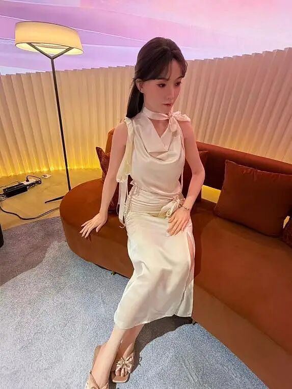 卖99万元的陪伴机器人,续航顶多4小时?优必选回应:定位不是男女朋友” - 4