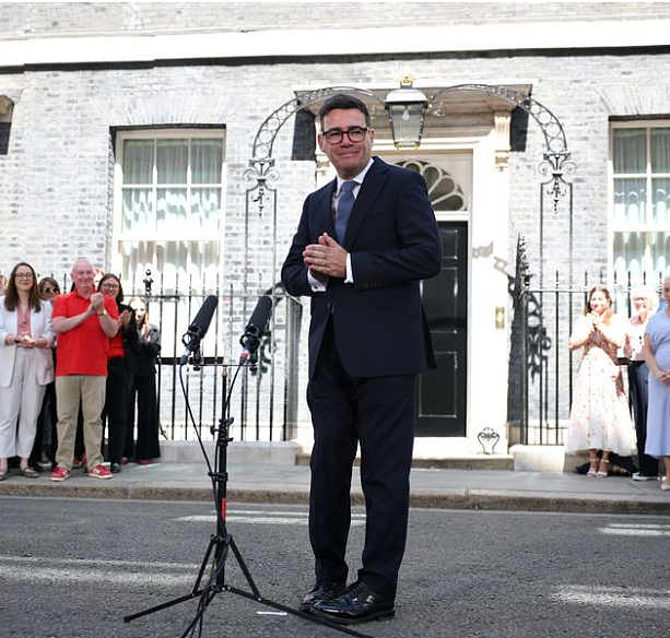 英国新首相就任！放话要“重塑英国”，斯塔默笑着走了...（组图） - 3
