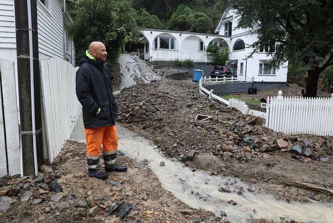 3死1重伤！社区命案！首都遭暴雨来袭！数十辆车漂在水面上！多区被淹！已开放紧急避难点！新西兰紧急扩容柴油储备！新增9天库存 - 3