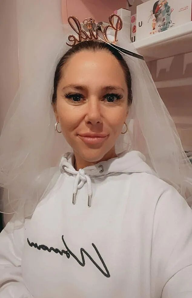 英版“致命女人”？小姑子大婚，大嫂拎着油漆桶就来了！（组图） - 5