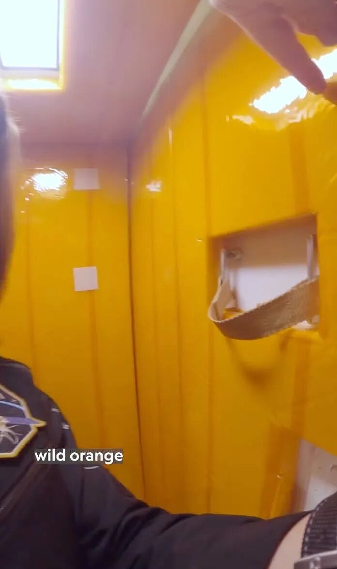 快到月球了,2300万美金造的厕所又堵又冒糊味?!这场绕月任务,越来越抽象了(组图) - 10