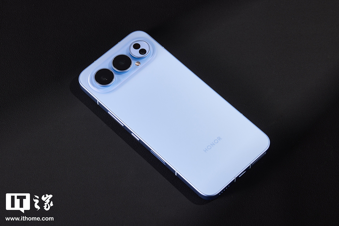 16G+1T 版 3315 元:荣耀 500 Pro 手机国补后新低,配 8000mAh 大电池 - 3