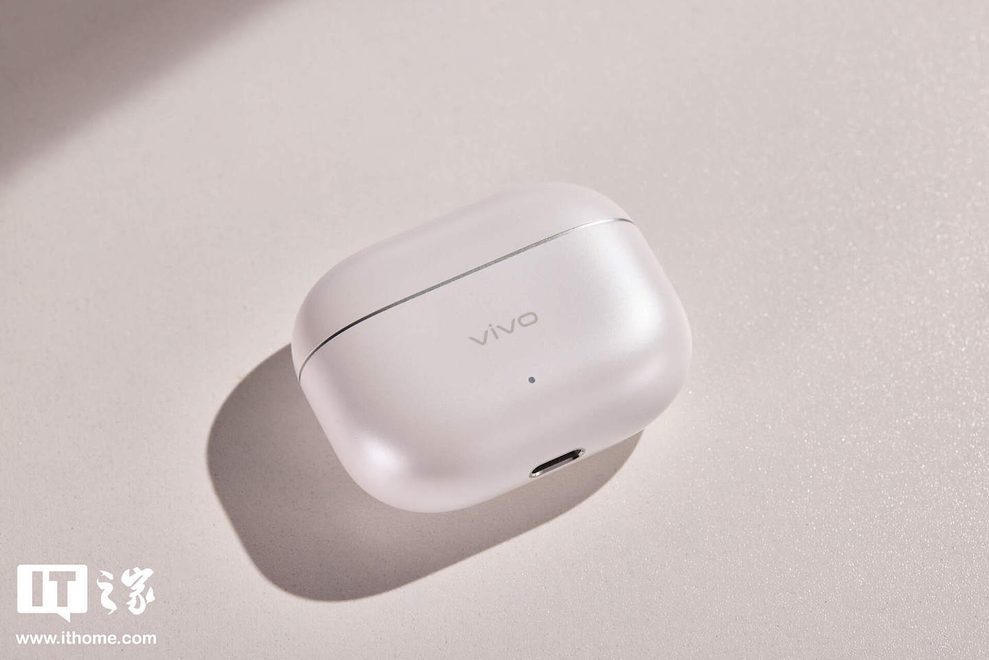 【IT之家开箱】vivo TWS 5 Pro 耳机图赏：圈铁音质 + 独立 DAC + 4.6Mbps Wi-Fi 无损音频 - 3
