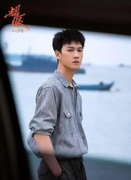 关晓彤忍了五年“鹿晗前女友”，新男主一句复刻官宣文案，全网才 - 6