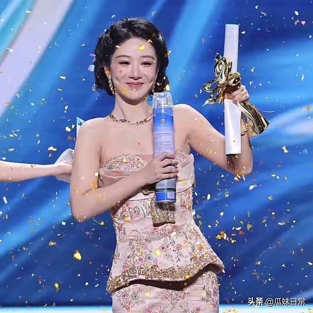 三次提名两次陪跑！杨紫封白玉兰视后，捂眼落泪瞬间看哭众人 - 11