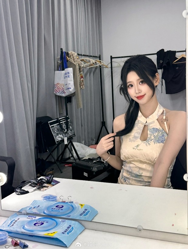永劫无间美女主持娅鸽晒照：谢谢劫宝们陪伴！爱你们！下次线下见啦！ - 3