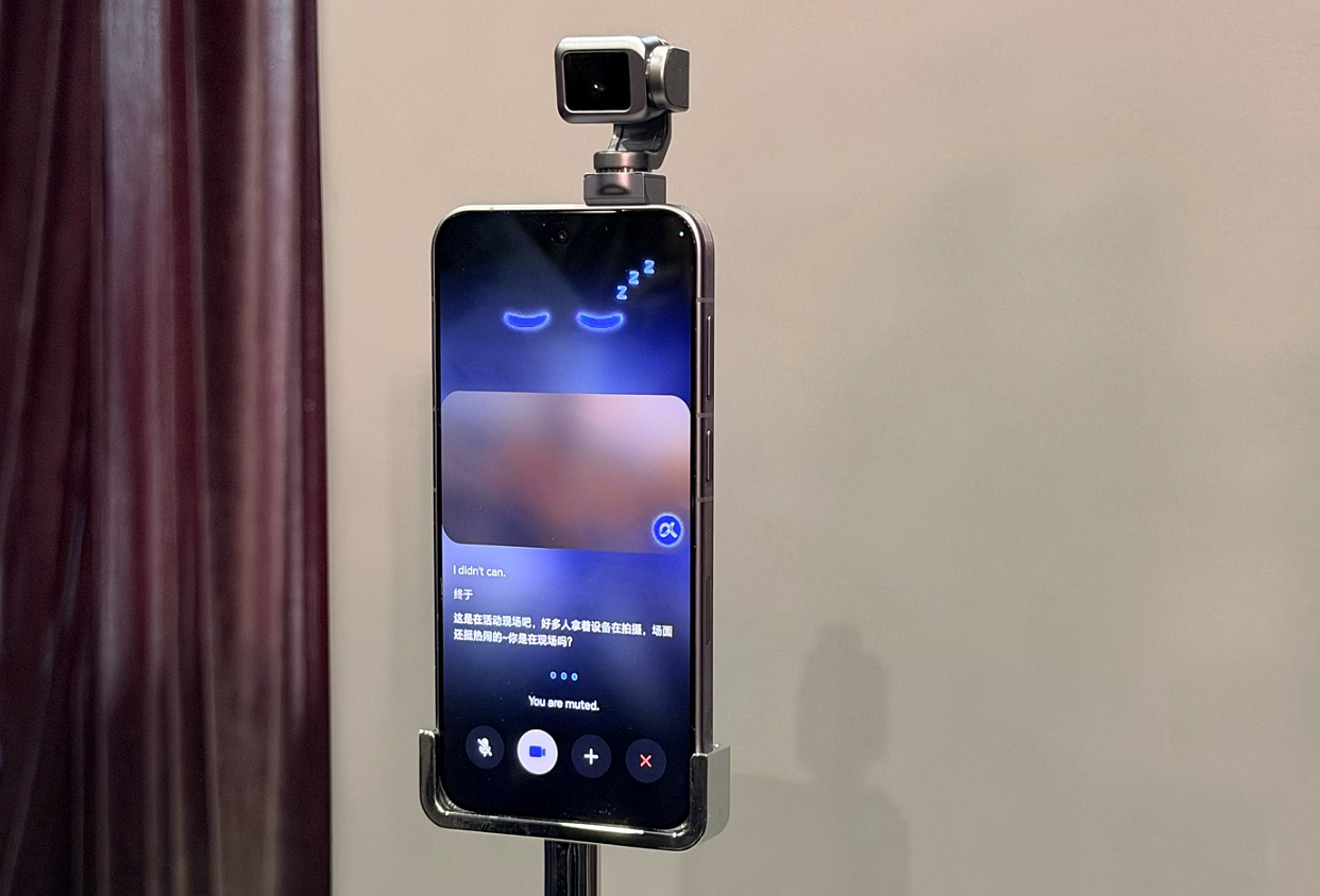 荣耀 RobotPhone 开启预约，全新多模态具身交互时代的探路者 - 3