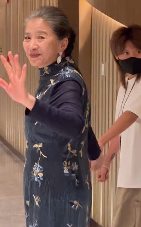 白玉兰这夜，于和伟叔圈天菜回归，孙俪嫩了，迟蓬洋气，肖战太帅 - 17