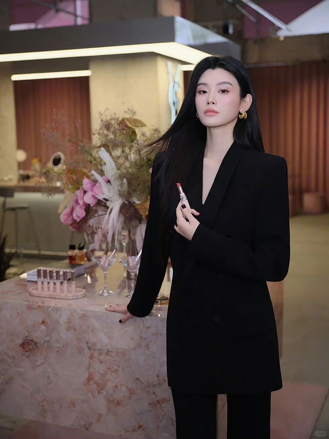 直播发言引争议！赵樱子片面点评奚梦瑶，将豪门婚姻归于外形优势 - 3