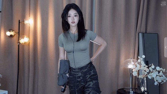 女主播下场嘲讽斗鱼一姐?被粉丝冲烂后滑跪:新运营登录 非本人 - 2
