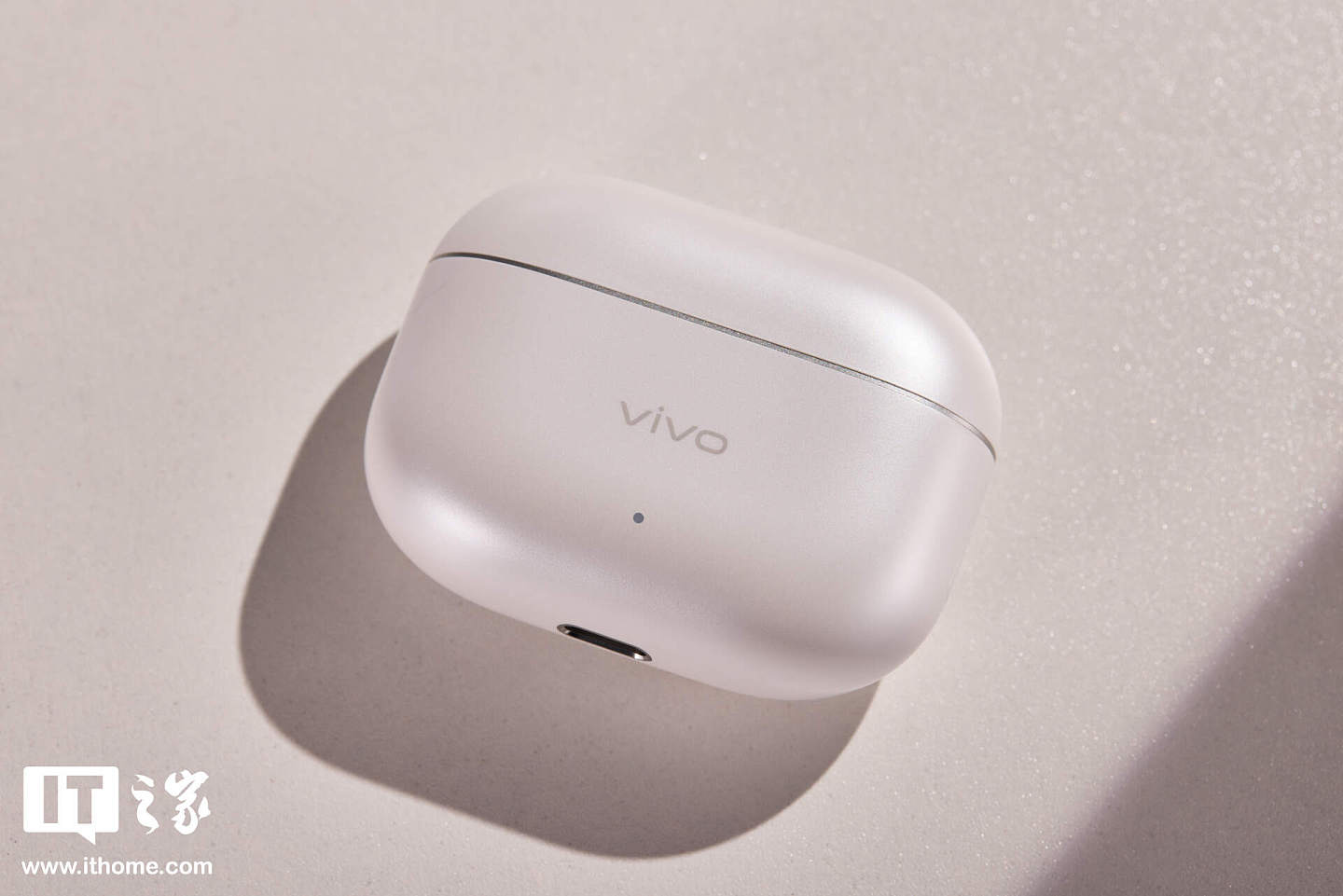 【IT之家开箱】vivo TWS 5 Pro 耳机图赏：圈铁音质 + 独立 DAC + 4.6Mbps Wi-Fi 无损音频 - 4